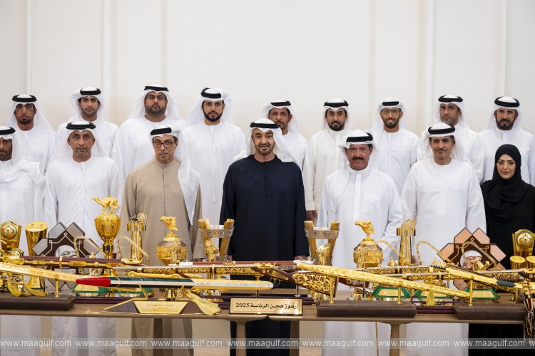 UAE President receives Presidential Camel Racing Team