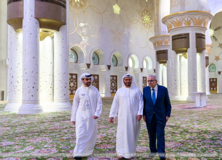 Lebanon\'s Prime Minister visits Sheikh Zayed Grand Mosque