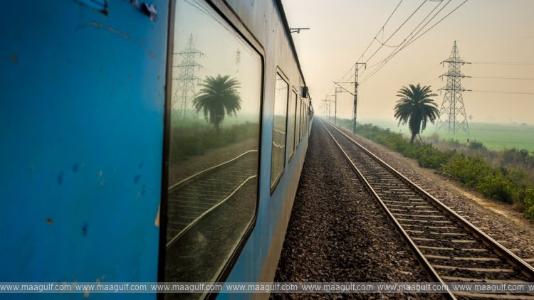 25 రూ.లకే రైలులో దేశం మొత్తం చుట్టెయొచ్చు..యువతకు మాత్రమే!
