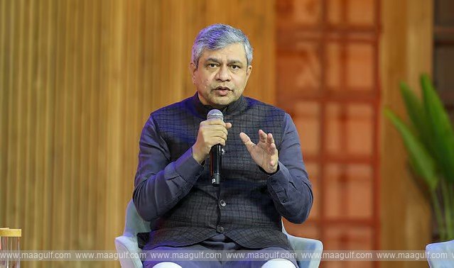 1 టికెట్ల బుకింగ్కు ఈ-ఆధార్ ఉండాల్సిందే: మంత్రి అశ్వినీ వైష్ణవ్