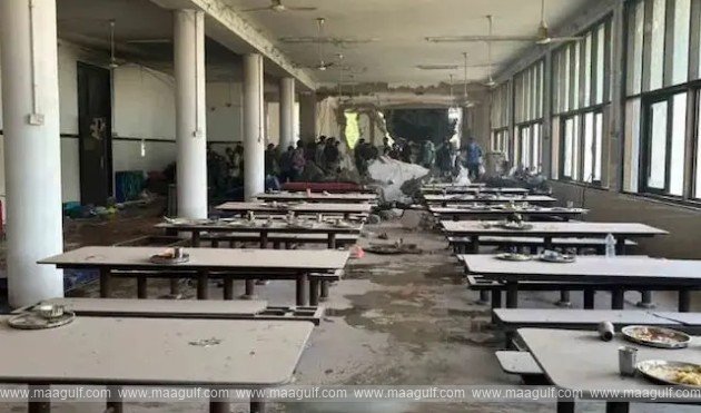 మెడికల్‌ కాలేజ్‌ హాస్టల్‌పై కూలిన విమానం