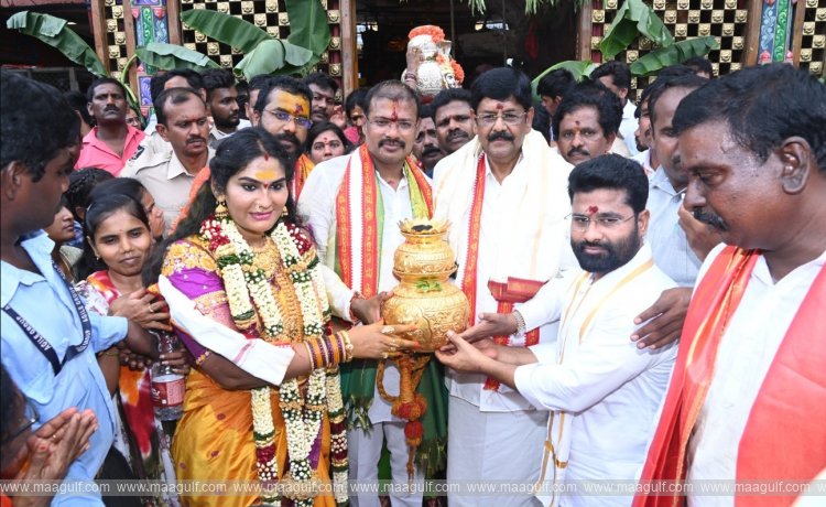 1 హైదరాబాద్ నుంచి కనకదుర్గమ్మకు బంగారు బోనం