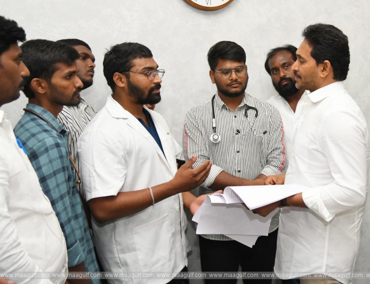 విదేశాల్లో చదువుకున్న వైద్య విద్యార్థుల ఆందోళనకు మద్దతు: జగన్