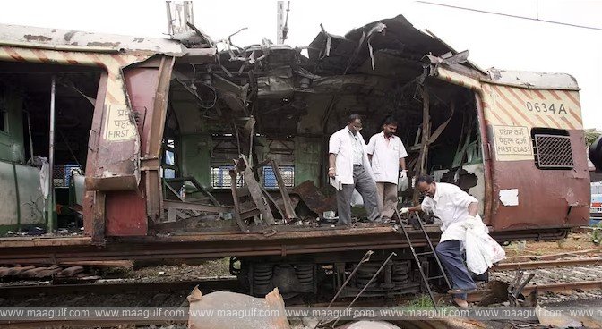1 ముంబై సబర్బన్ రైళ్లలో పేలుళ్ల కేసు..12 మందిని నిర్దోషులుగా ప్రకటించిన హైకోర్టు