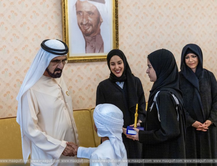 Sheikh Mohammed meets with prominent citizens, business leaders, investors, officials