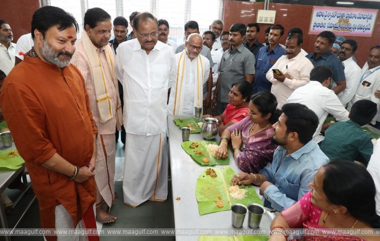 1 శ్రీవారి సేవకులు అందిస్తున్న సేవలను ప్రశంసించిన వెంకయ్య నాయుడు