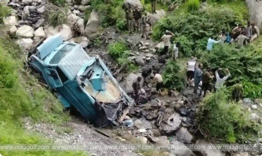 1 జమ్మూ కాశ్మీర్: లోయలో పడిన సీఆర్ఫీఎఫ్ బస్సు..ఇద్దరు జవాన్లు మృతి