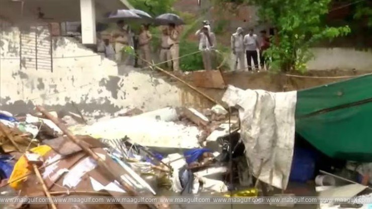 ఢిల్లీలో గోడకూలి 8 మంది మృతి