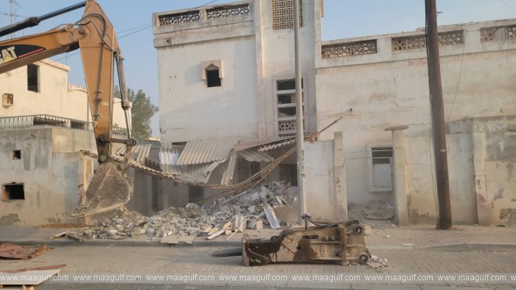 ఖతార్ లో పాడుపడిన భవనాలు కూల్చివేత..!!