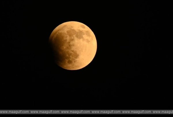 సౌదీ అరేబియా ఆకాశంలో బ్లడ్ మూన్ కనువిందు..!!