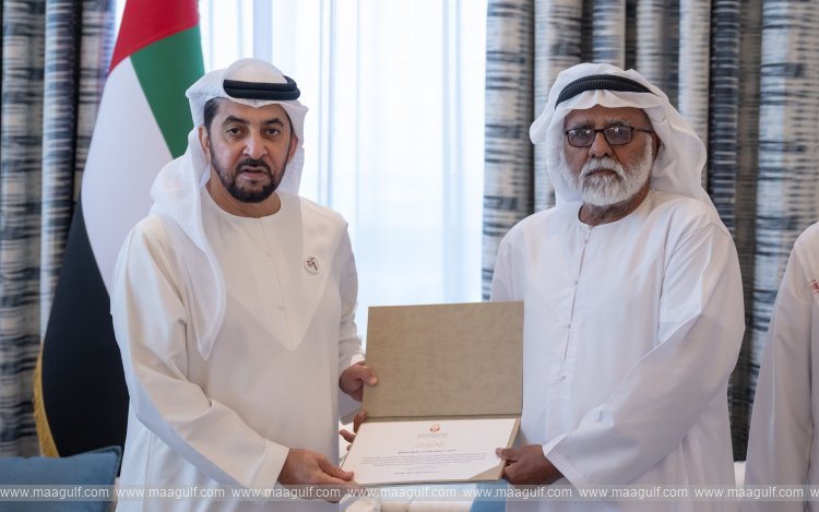 Hamdan bin Zayed receives citizens at Al Dhannah Palace