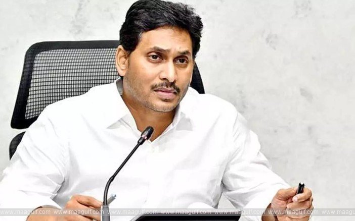 1 చంద్రబాబు పేదవాడికి భవిష్యత్ లేకుండా చేస్తున్నారు – జగన్
