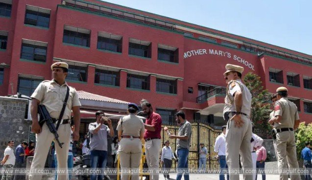 ఢిల్లీలో బాంబు బెదిరింపుల కలకలం