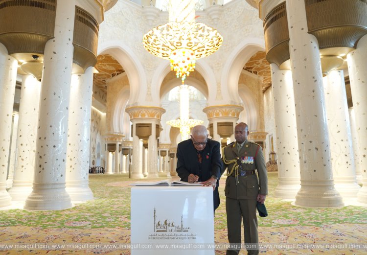President of Fiji visits Sheikh Zayed Grand Mosque in Abu Dhabi