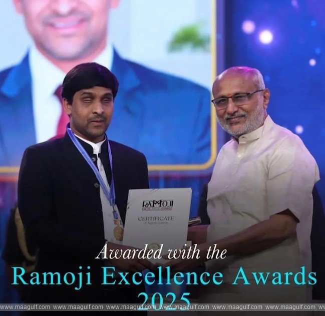 యూత్ ఐకాన్ అవార్డు అందుకున్న బోల్లా శ్రీకాంత్ బొల్ల