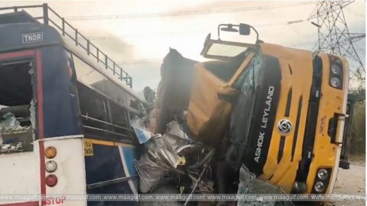 రంగారెడ్డి జిల్లాలో ఘోర రోడ్డు ప్రమాదం.. బస్సు, కంకర లారీ ఢీ.. 19 మంది మృతి..