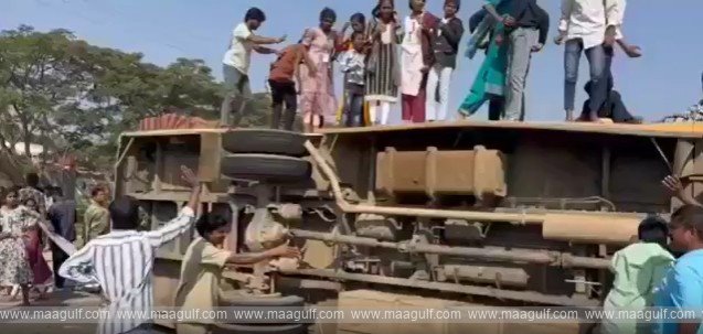 శంషాబాద్ వద్ద స్కూల్ బస్సు బోల్తా