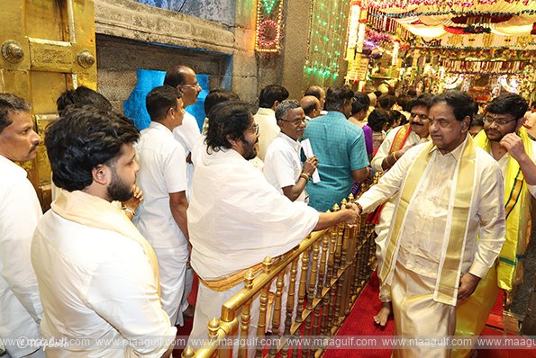 తిరుమలలో వైభవంగా వైకుంఠ ద్వార దర్శనాలు ప్రారంభం