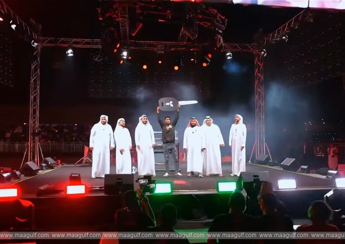 సరికొత్త కారును గెలుచుకున్న ప్రవాస కార్పెంటర్..!!