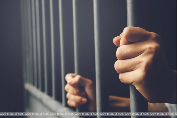 కత్తితో దాడి..6 మందికి జైలు శిక్ష, బహిష్కరణ వేటు..!!