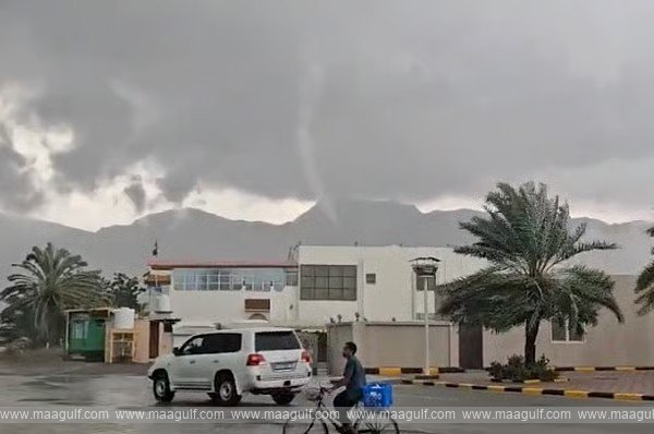 యూఏఈలో భారీ వర్షాలు, వడగళ్లతో బీభత్సం..!!