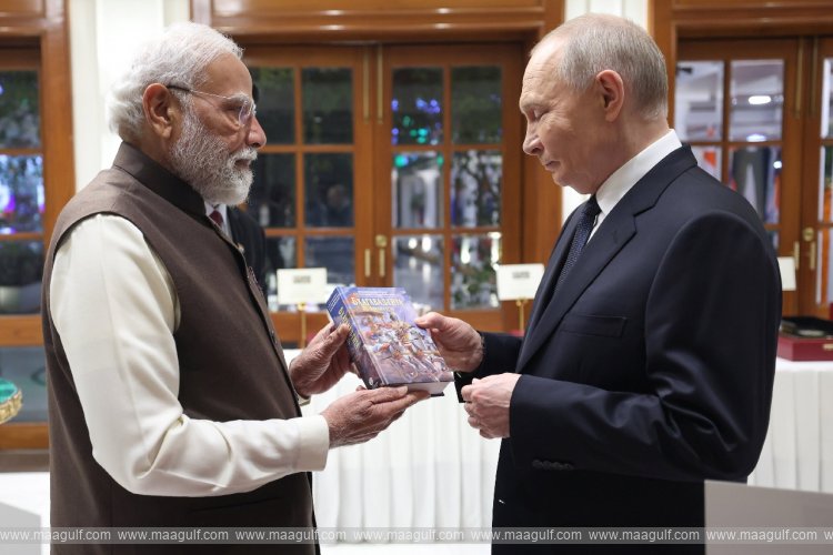 పుతిన్‌కు భగవద్గీతను అందించిన ప్రధాని మోదీ