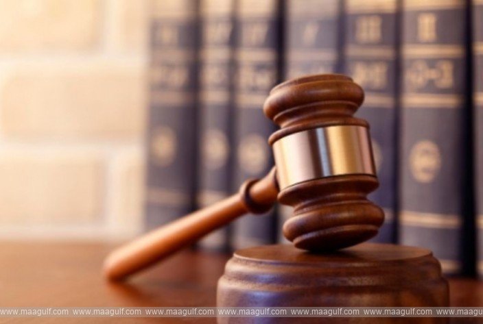 ప్రయాణికుడి డబ్బు దుర్వినియోగం..ఇద్దరికి శిక్ష..!!