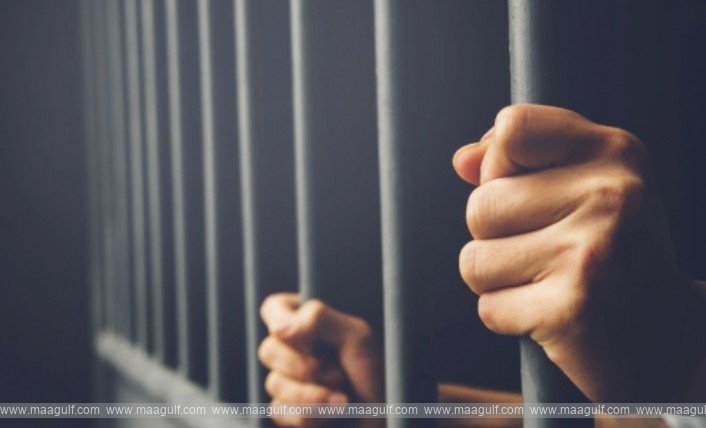 మహిళా సహోద్యోగిపై వేడినీరు పోసిన వ్యక్తికి జైలుశిక్ష..!!