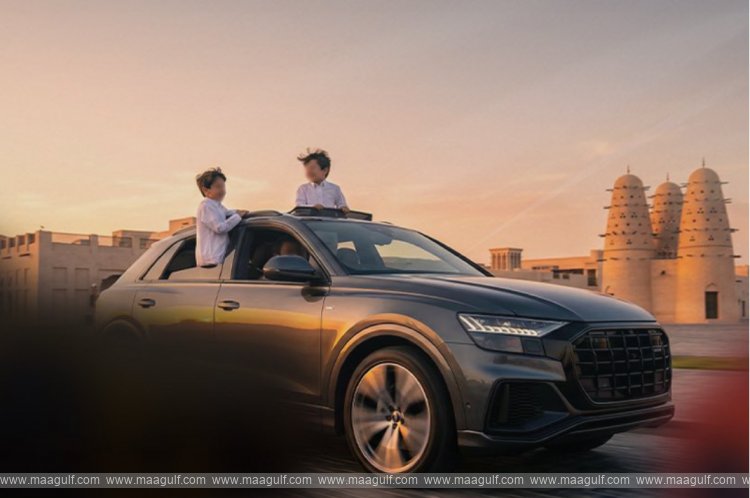 వాహనాల పైకప్పుల పై కూర్చోవడం డేంజర్, క్రైమ్..!!