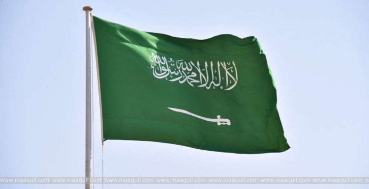 సౌదీ అరేబియాలో క్షిపణి పడి ఇద్దరు మృతి, 12 మందికి గాయాలు