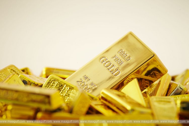 Gold set for third weekly decline as dollar firms