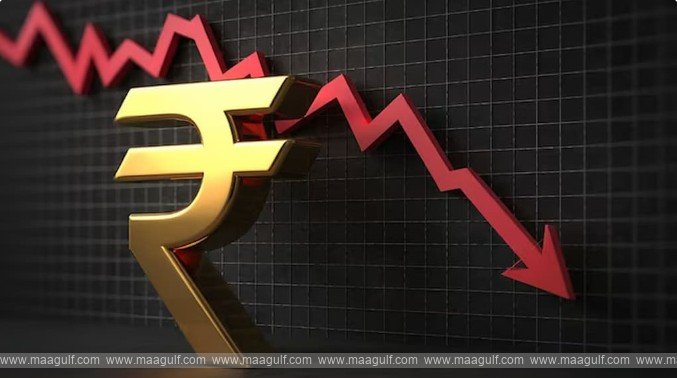 Rupee hits historic low against dollar