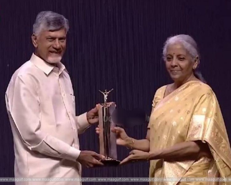 ET బిజినెస్ రిఫార్మర్ అవార్డు అందుకున్న సీఎం చంద్రబాబు
