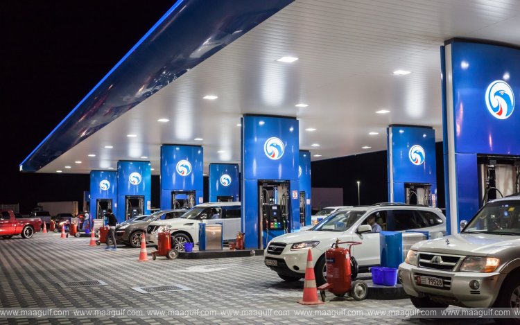 యూఏఈలో పెట్రోల్ బంకుల వద్ద భారీగా క్యూ లైన్లు..!!