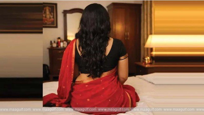 A sketch in which a woman is attracted to easy money..