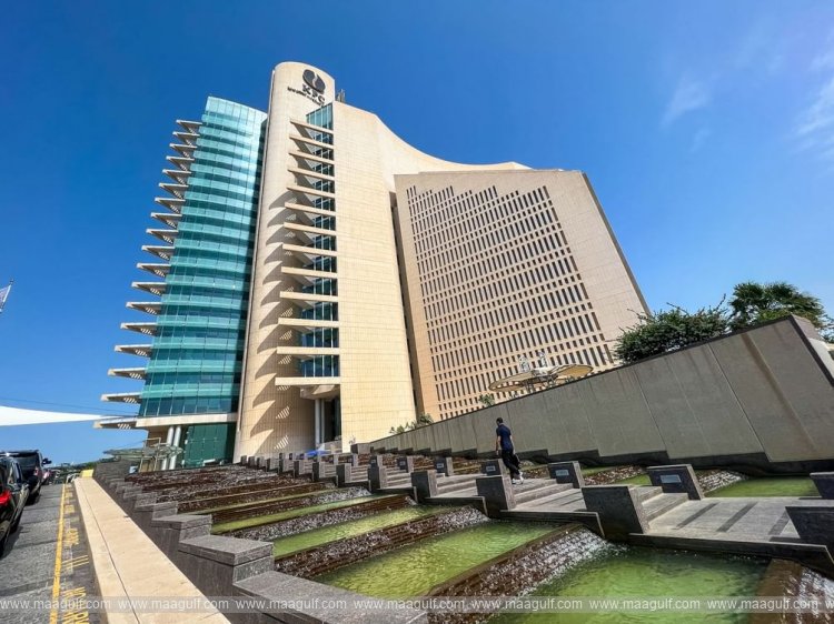 Kuwait: Fire at Shuwaikh oil sector complex due to drone attack, no injuries