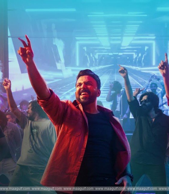 \'గాయపడ్డ   సింహం\' నుంచి ఎలక్ట్రిఫైయింగ్ వైబ్ \'జింగాలా\' సాంగ్ రిలీజ్