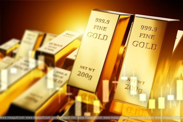 Gold rises slightly, heads for weekly gains