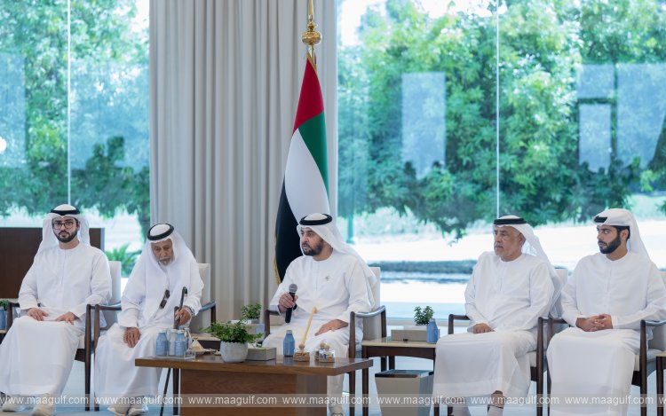 Hamdan bin Zayed receives citizens in Al Dhannah
