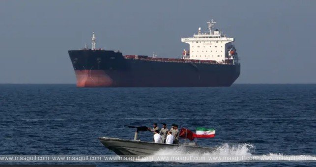 Iran\'s grip on the Strait of Hormuz: New maritime regulations implemented!