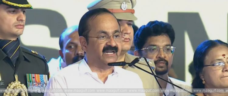 కేరళ నూతన ముఖ్యమంత్రిగా వీడీ సతీశన్‌ ప్రమాణస్వీకారం