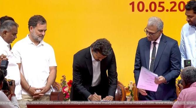 ఉచిత విద్యుత్‌పై తొలి సంతకం చేసిన సీఎం విజయ్