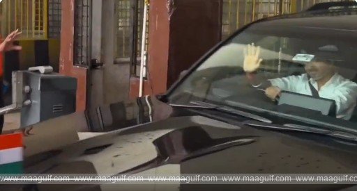 CM Vijay drives his own car for 130 KM
