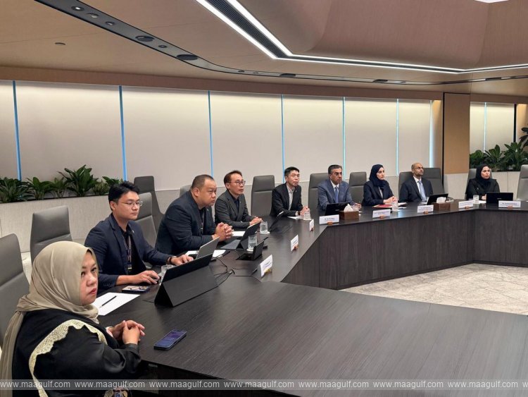 Qatar and Singapore review cooperation in the labor sector..!!