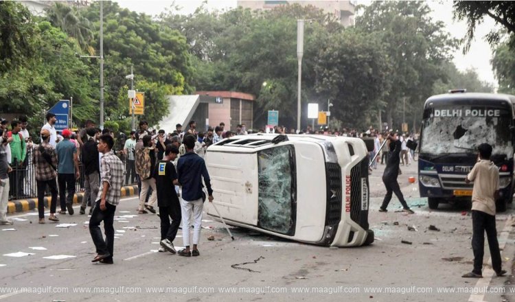118 police officers injured in stone-pelting by protesters
