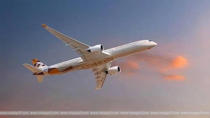 Etihad Airways marks 20 years of flying to France