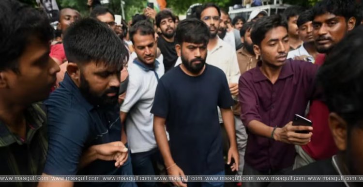 Intense tension in Delhi..