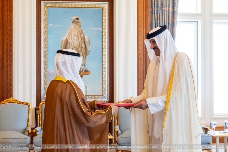 UAE Ambassador presents credentials to Emir of State of Qatar