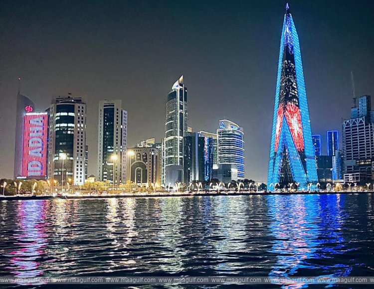 Growth in non-hydrocarbon sectors strengthens Qatar\'s economy.