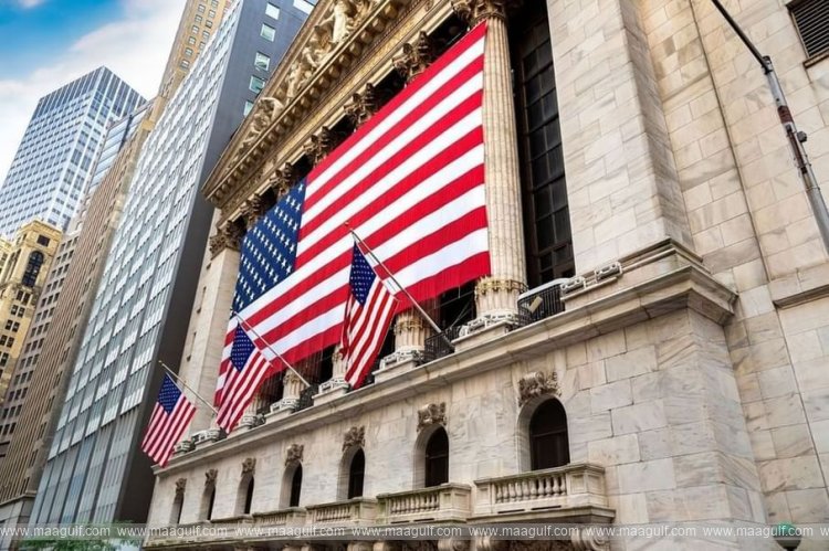 US stocks fluctuate in Friday trading